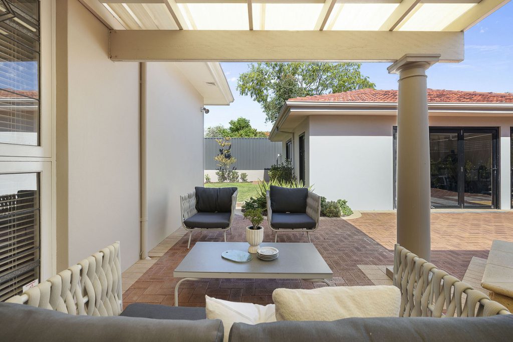 Z63_7647_c1d4-1793-8eb6-bb1f-0830-e611-46ee-62be_20260203040951