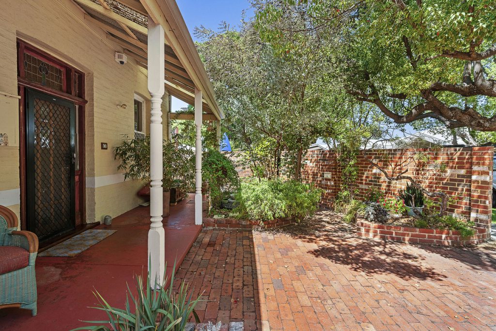 Z63_1081_5c28-020e-5387-1022-bf00-d0b9-f086-9c12_20260304061443