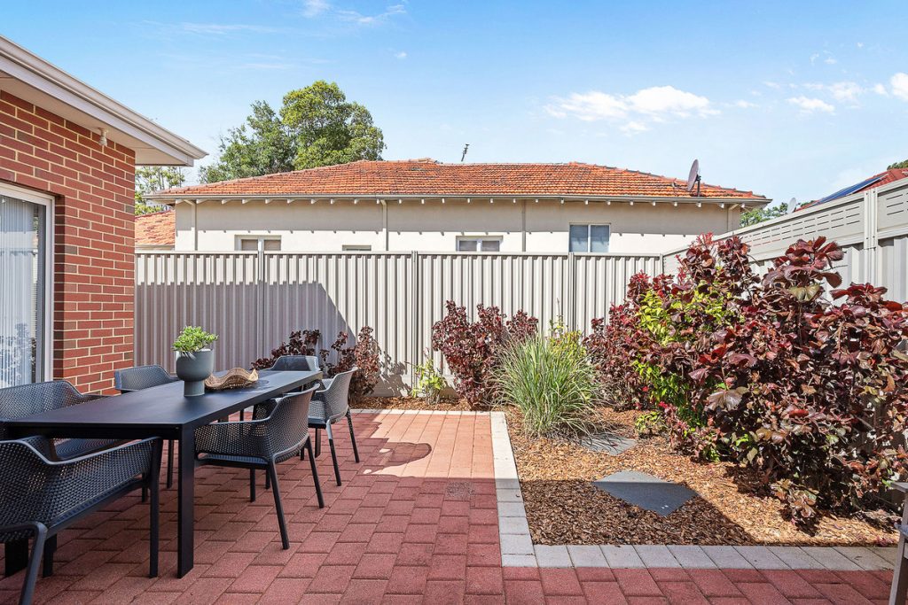 Z63_6148_01fb-ba25-010f-8c0d-0ac8-4a16-2597-d93f_20260422021118